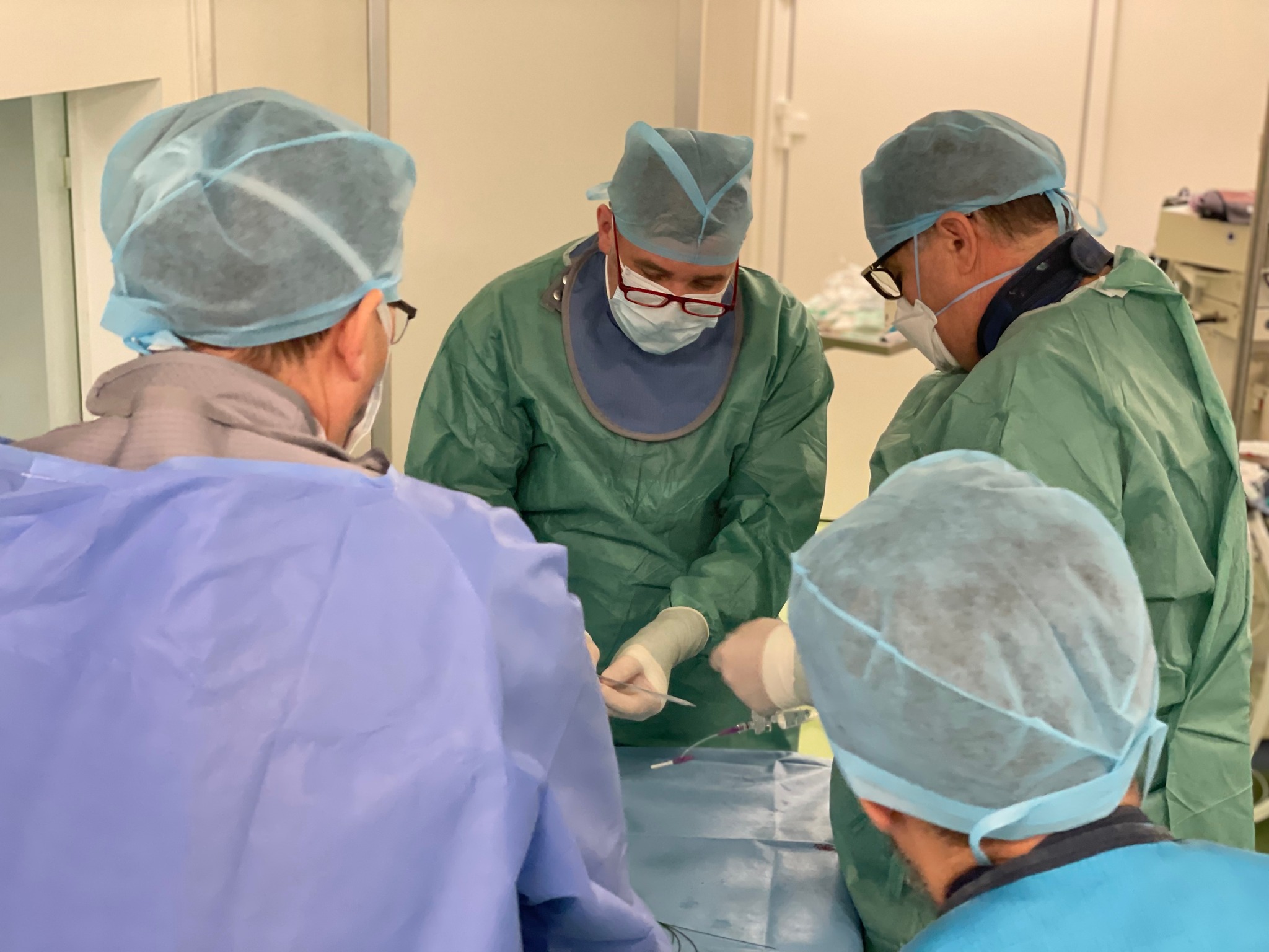 Despre închiderea miniminvazivă a defectelor septale interatriale la adult cu Dr. Mihai Ursu, Coordonator Heart Team Clinicco Brașov.